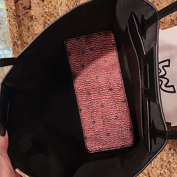 MCM Metallic Scooter Red Medium Kira NS Shopper Tote - Picture 16 of 16